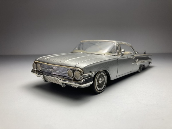 1960 Chevrolet Impala Prata Escala 1/24 miniatura em me