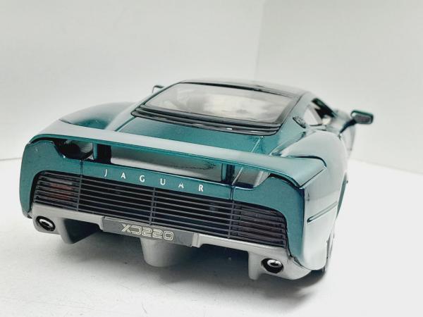 Miniatura em metal Jaguar XJ220 - Marca: Maisto - Escala: 1/18