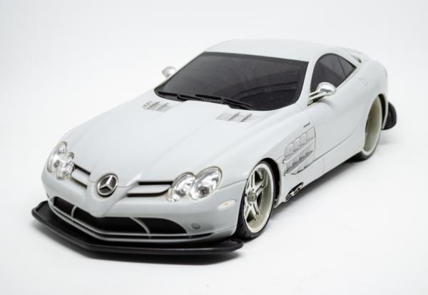 Mercedes SLR McLaren de controle remoto marca Maisto -