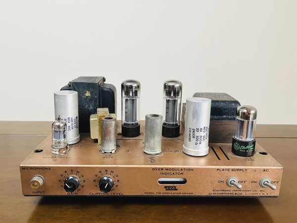 YAESU - COMUNICADOR RECEIVER - MODELO FRG-7000 - MADE IN JAPAN