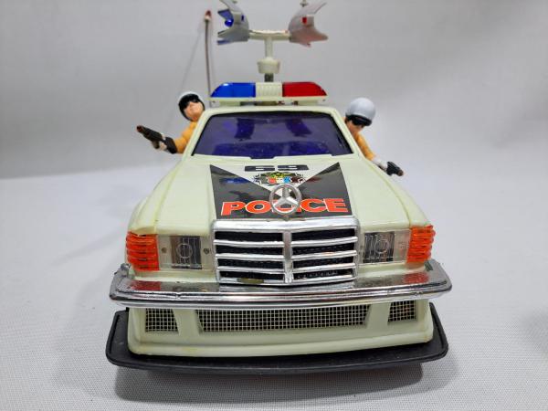 Carro de Polícia Mercedez Benz dos anos 80/90, escala 1
