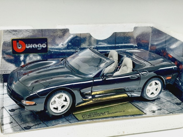 Miniatura em metal Porsche Boxster - Marca: Maisto - Escala: 1/18
