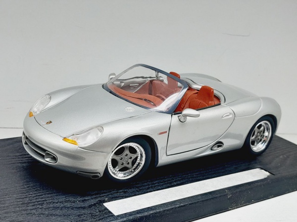 Miniatura em metal Porsche Boxster - Marca: Maisto - Escala: 1/18