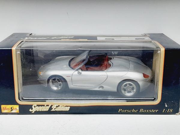 Miniatura em metal Porsche Boxster - Marca: Maisto - Escala: 1/18
