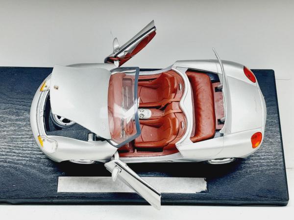 Miniatura em metal Porsche Boxster - Marca: Maisto - Escala: 1/18