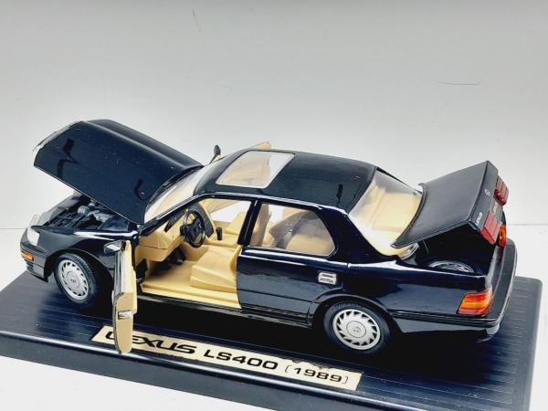 Miniatura em metal Lexus LS400 1989 - Marca: Road Legends
