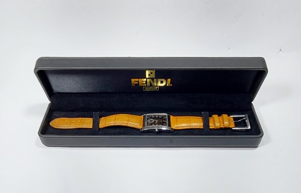 Lindo e Original Relógio - FENDI OROLOGI - Sapphire Crystal - 058