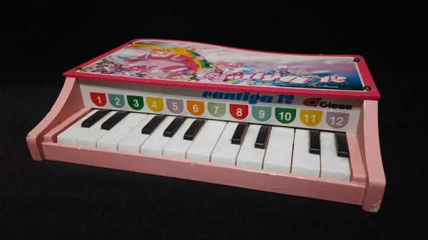 BRINQUEDO - Antigo piano infantil da marca GIESE cantig