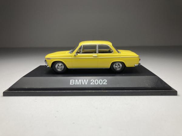 BMW 2002 Amarela Schuco Escala 1/43 miniatura em metal