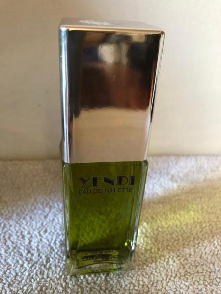 Yendi – Eau de toilette de Capucci, produto francês. Em