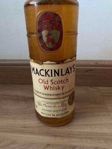 MACKINLAY`S OLD SCOTCH WHISKY - 5 ANOS, ANTIGA GARRAFA COM BEBIDA