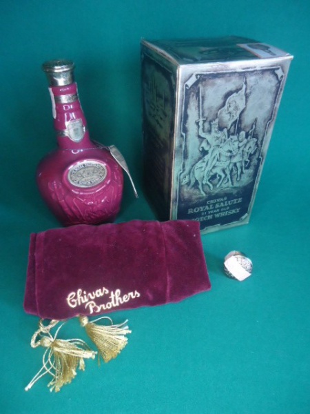 Whisky CHIVAS ROYAL SALUTE VERMELHO, ` GARRAFA VAZIA CO