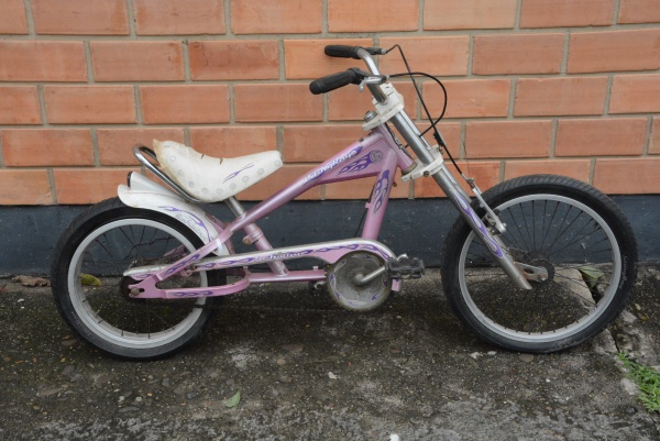 Bicicleta infantil chopper Schwinn Sting Ray, aro 18 dianteira