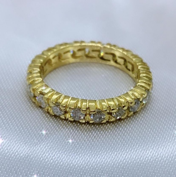 Joias . ANEL PAVÊ, LOVE ABAULADO, EM OURO BRANCO 18K - COM  DIA foto 1
