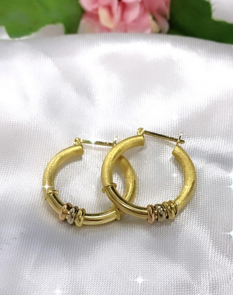 Joias . BRINCO SOLITÁRIO EM OURO BRANCO 18K, DIAMANTE DE 0.12CT foto 7