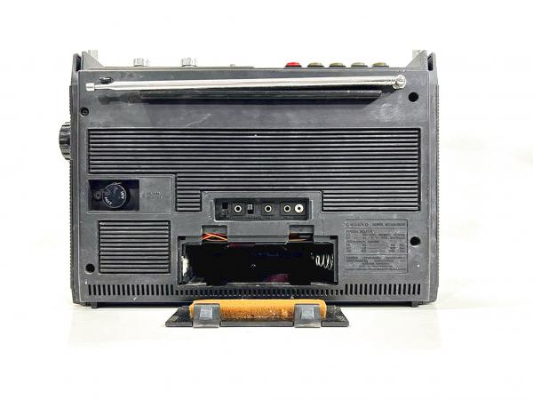 SANYO - Rádio Cassette Recorder modelo M 2422N, fabrica