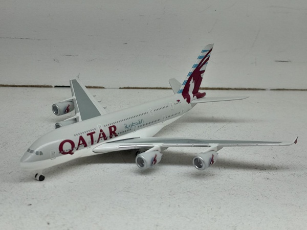 Miniatura em metal Avião Airbus A380-800 (Qatar Airways - Qata