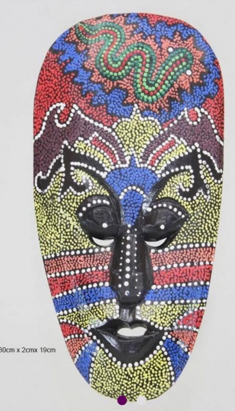 AFRICA - Exuberante mascara decorativa confeccionada, artesanalmente, em madeira nobre, e, pintada manualmente,  com pontilhados coloridos e inúmeros.  Medidas: 30 cm x 16 cm x 4 cm.