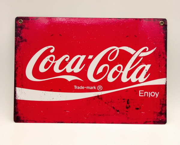Colecionismo - Placa em metal, estilo vintage, de procedência norte americana, contendo propaganda da " Coca- Cola" ,  Trade Mark,  Enjoy. Medindo:19,5 cm de altura x 28 cm de largura