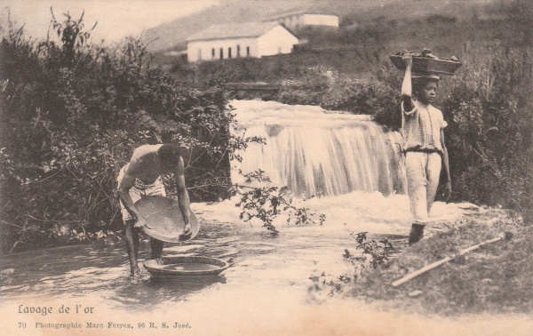 Raro cartão postal Ed. Marc Ferrez - Escravos na "Lavagem do Ouro". Circulado em 1905, ender