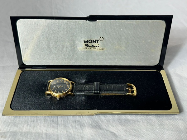 MONT BLANC - Relógio unissex em aço dourado com pulseira de couro - Modelo MEISTERSTUCK - Serie CC22
