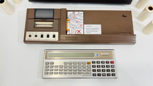 SHARP PC-1211 : L'ordinateur De Poche Mythique Des Années 80, Made In Japan
