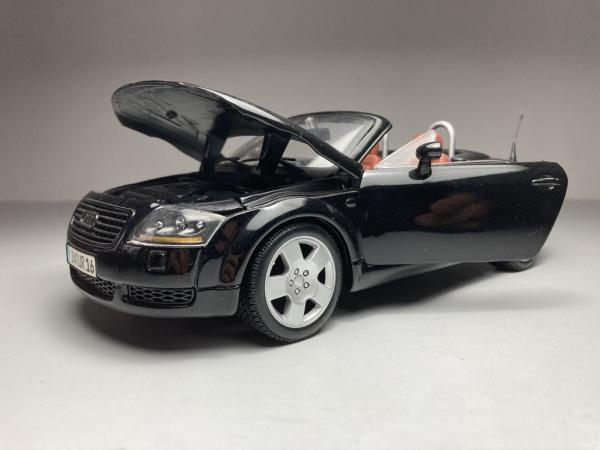 Audi TT Roadster Preto - Maisto Escala 1/18 miniatura e
