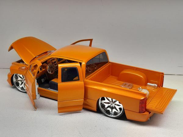 Miniatura em metal 2003 Dodge RAM 1500 - Marca: Jada Toys - Escala