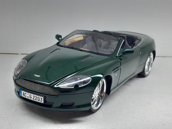 Miniatura em metal Aston Martin DB9 Volante - Marca: Minichamps