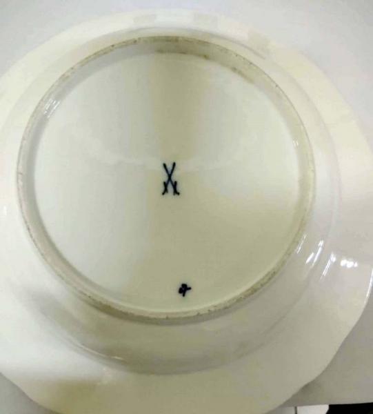 MEISSEN - Prato em porcelana alemã de SAXE do Sec XIX,