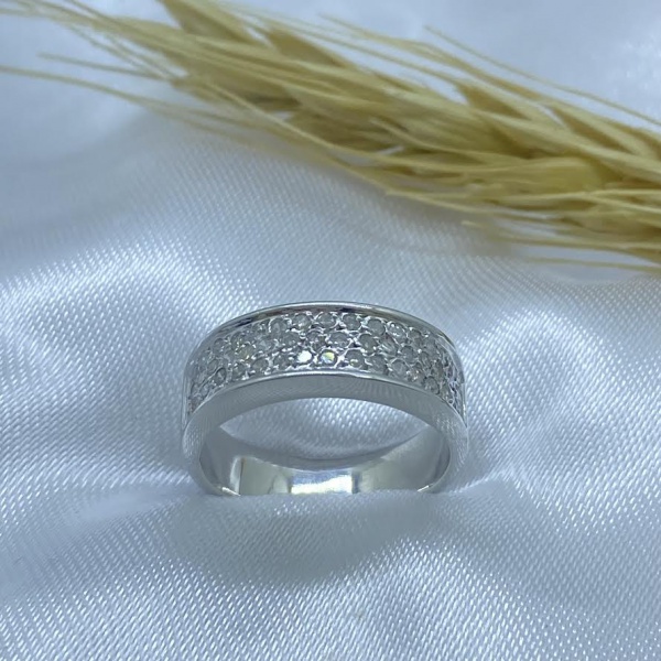 Joias . ANEL DELICADO CORTE FINO EM OURO BRANCO 18K, GOTA CENTR foto 5
