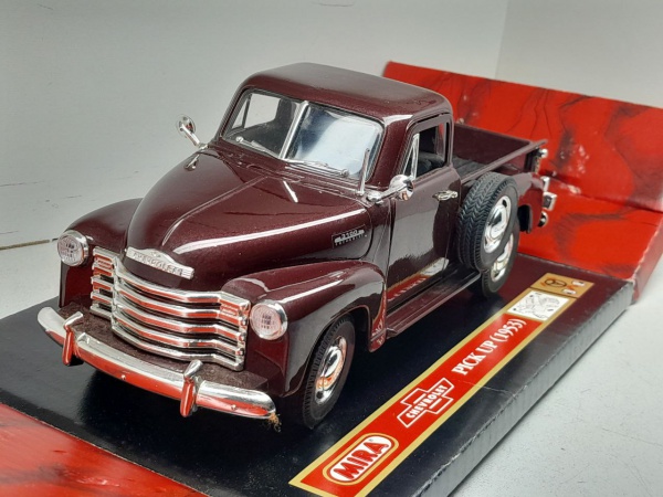 Miniatura em metal Chevrolet Pickup 1953 - Marca: Mira - Escala: 1