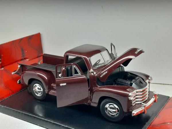 Miniatura em metal Chevrolet Pickup 1953 - Marca: Mira - Escala: 1