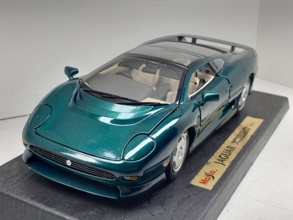 Miniatura em metal Jaguar XJ220 1992 - Marca: Maisto - Escala: 1