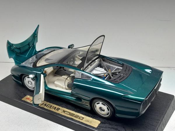 Miniatura em metal Jaguar XJ220 1992 - Marca: Maisto - Escala: 1