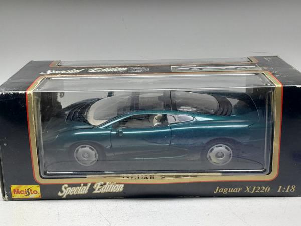 Miniatura em metal Jaguar XJ220 1992 - Marca: Maisto - Escala: 1