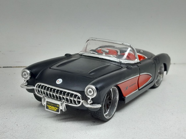 Miniatura em metal Chevrolet Pickup 1953 - Marca: Mira - Escala: 1
