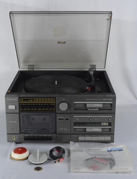 Conjunto 3x1, marca Sanyo, modelo Stereo Component System GXT-100
