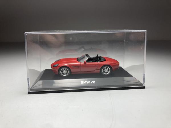 BMW Z8 Vermelho - AUTOart Escala 1/64 miniatura em meta