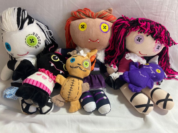 Lote contendo pelúcias atribuídas à Monster Em ótimo esta