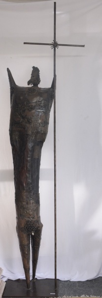 Francisco Stockinger, escultura em ferro e madeira, série guerreiro -med.1.86 de altura e med. 2.32
