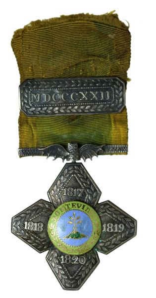 Condecoração do Brasil - 1822 - Prata e núcleo em ouro - 42 mm - Campanha Cisplatina - Cruz de Monte