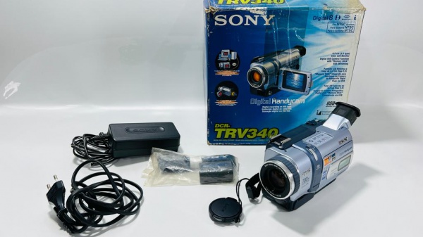 SONY - Filmadora modelo DCR-TRV30 Digital Handycam. A l