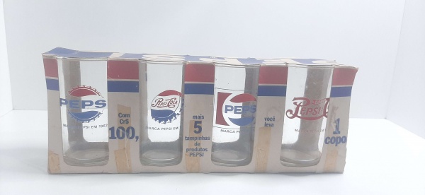 Antigo e raro jogo de Copos, brinde da Pepsi, na embalagem. Embalagem possuí desgastes.