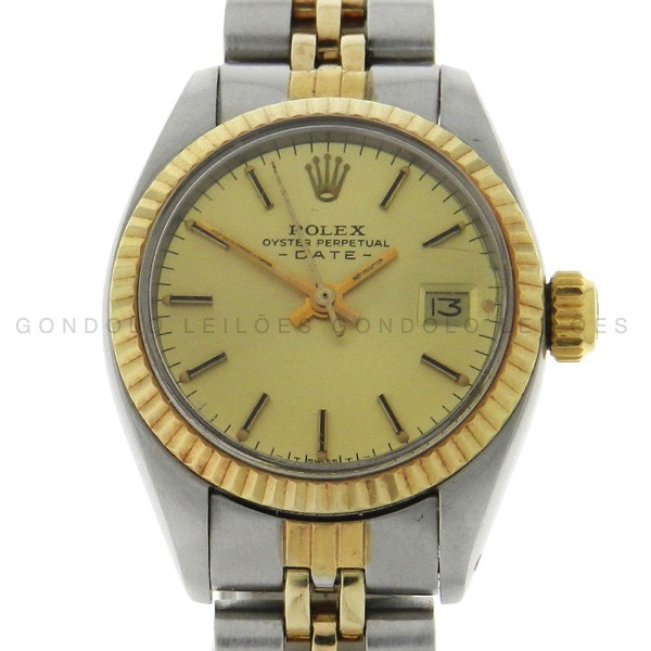 Relógio Rolex Oyster Perpetual Date - Ref. 6917 - Vintage - Caixa em Aço e Ouro - Pulseira em Aço e Ouro Modelo Jubileu Blindada - Tamanho da caixa: 26 mm - Funções: Horas - Minutos - Segundos - Calendário - - Movimento: Automático - Visor: Acrílico - Ano de fabricação circa de 1978 - Acompanha: Cartão de revisão na Rolex