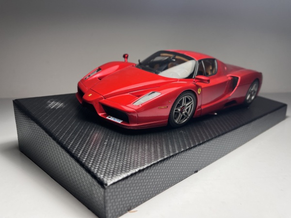 ミニカー ENZO FERRARI CLUB ENZO 1/18 BBR Ferrari Enzo Vermelha Metalica - BBR Escala 1/18 *Possu