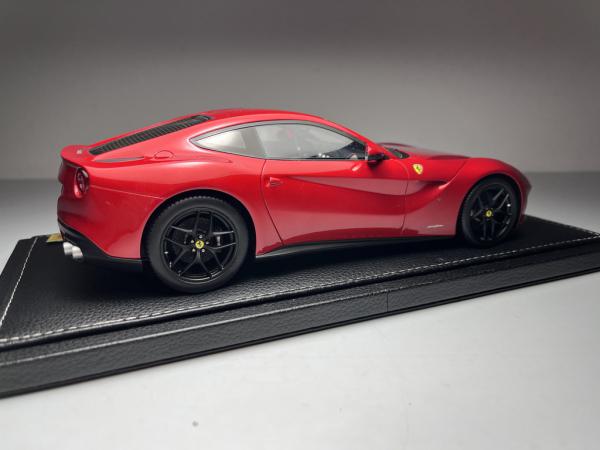Ferrari F12 Berlinetta Vermelha - BBR Escala 1/18 *Poss