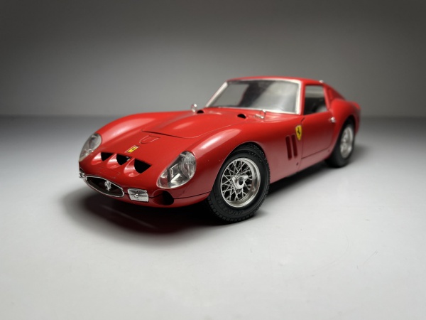 Ferrari FF 1/18 マテル hot wheels elite Ferrari FF Vermelha - Hot Wheels Elite Escala 1/18 *Pos