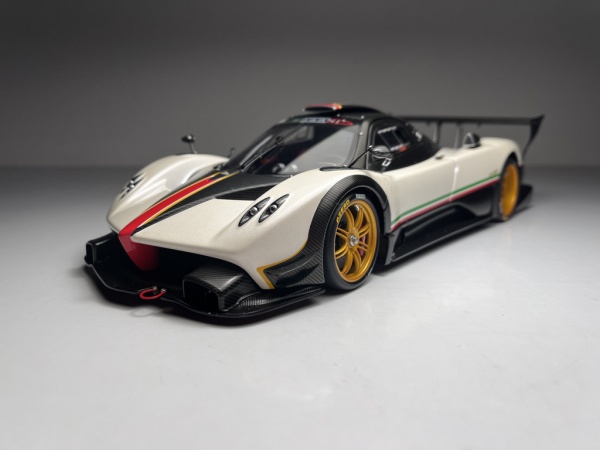 Pagani Zonda Branco - AutoArt Escala 1/18 *Possui caixa
