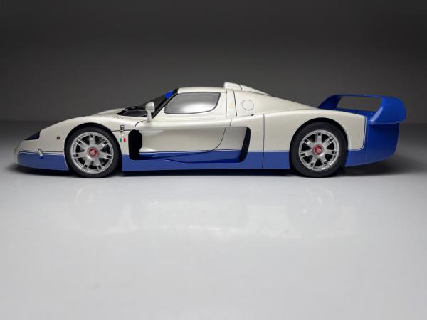 Maserati MC12 Branco/Azul - AutoArt Escala 1/18 *Possui